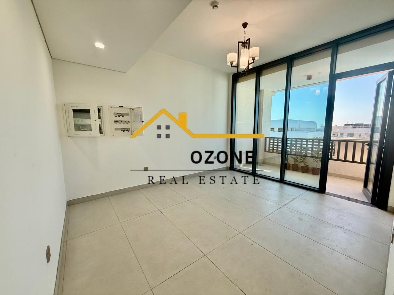 Bright 1-br apt || prime location || reasonable price || ready move