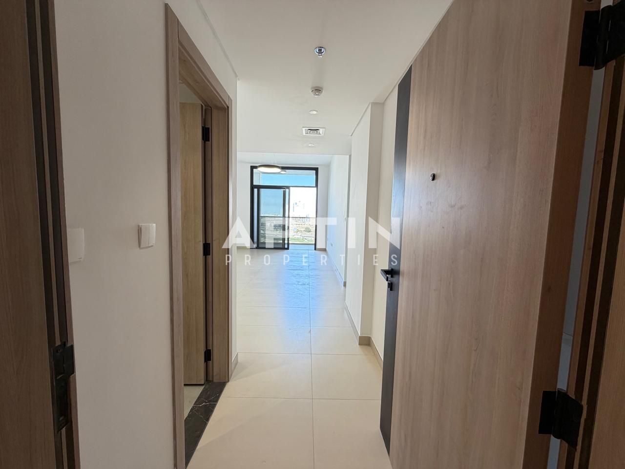 Elegant 1 Bedroom Apartment + Laundry Room | Unfurnished | Contemporary Living