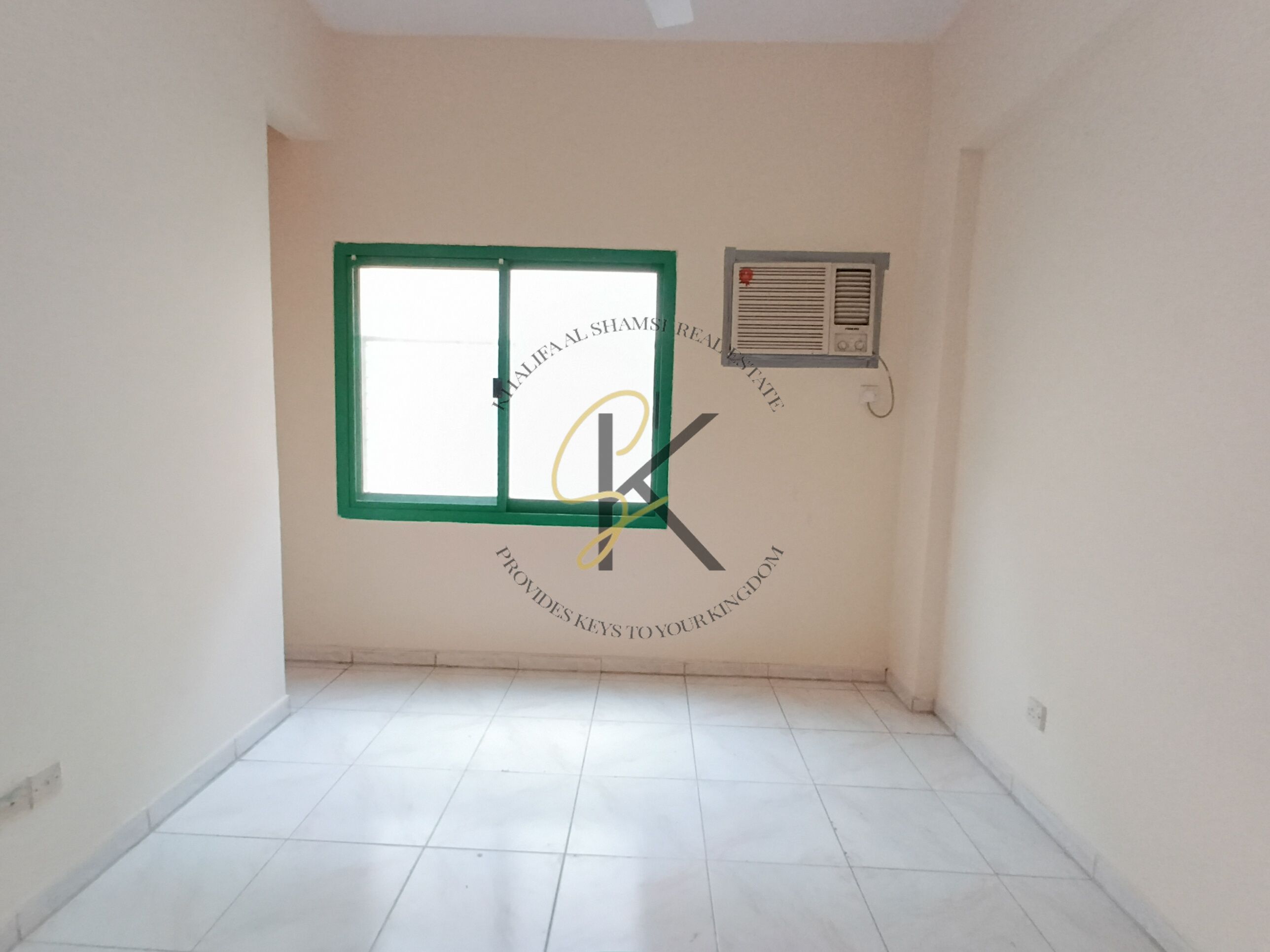 Lavish 1 BHK full of family near by Mango market for contact Babar
