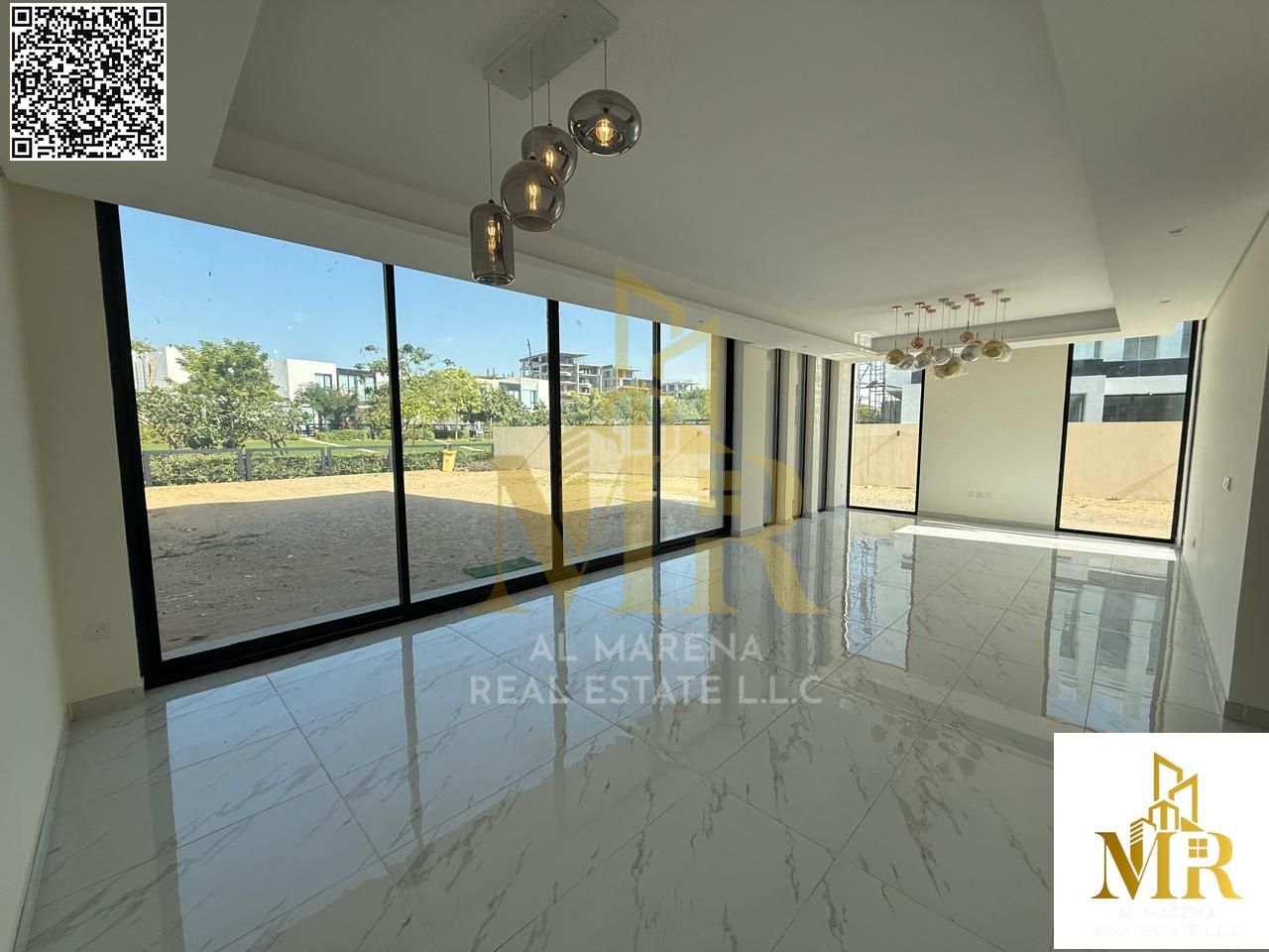 A villa with super modern finishes, a private pool and garden, 4 master bedrooms, luxurious and comfortable design, at a price including electricity,
