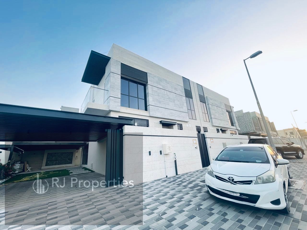 LUXURY 4BHK Ready TO MOVE ALL MASTER GARDEN Maid room