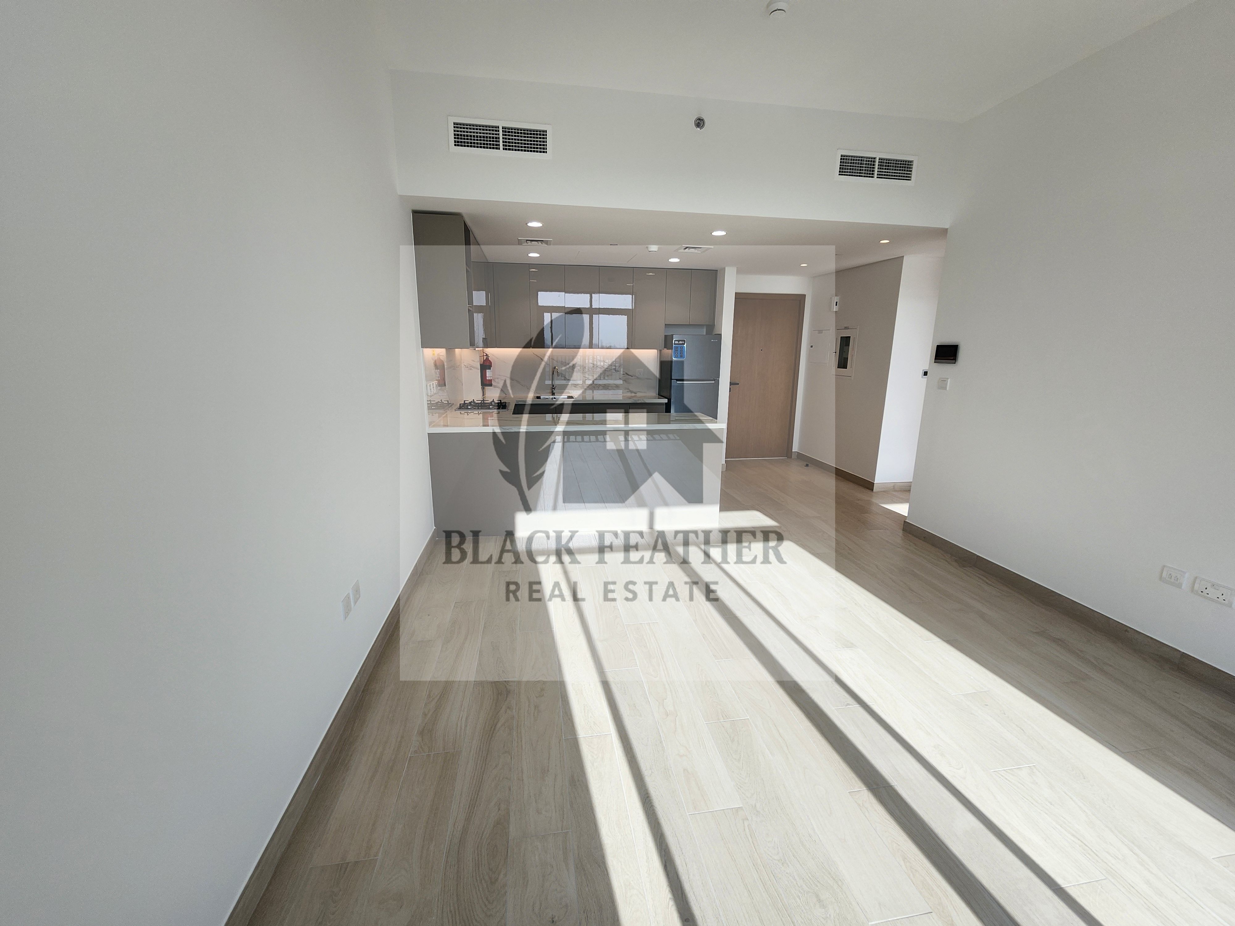 BRAND NEW // FREE CHILLER // MODERN APARTMENT