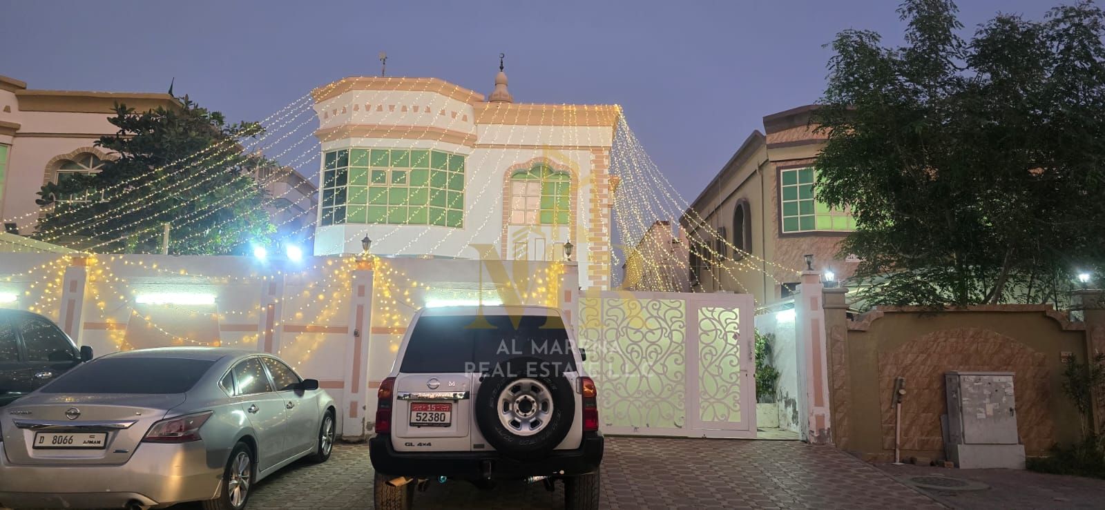 A stunning villa for sale in Ajman, Al Rawda 2 area, near Shurooq Mall, at a special price including electricity, water, and air conditioning. This lu