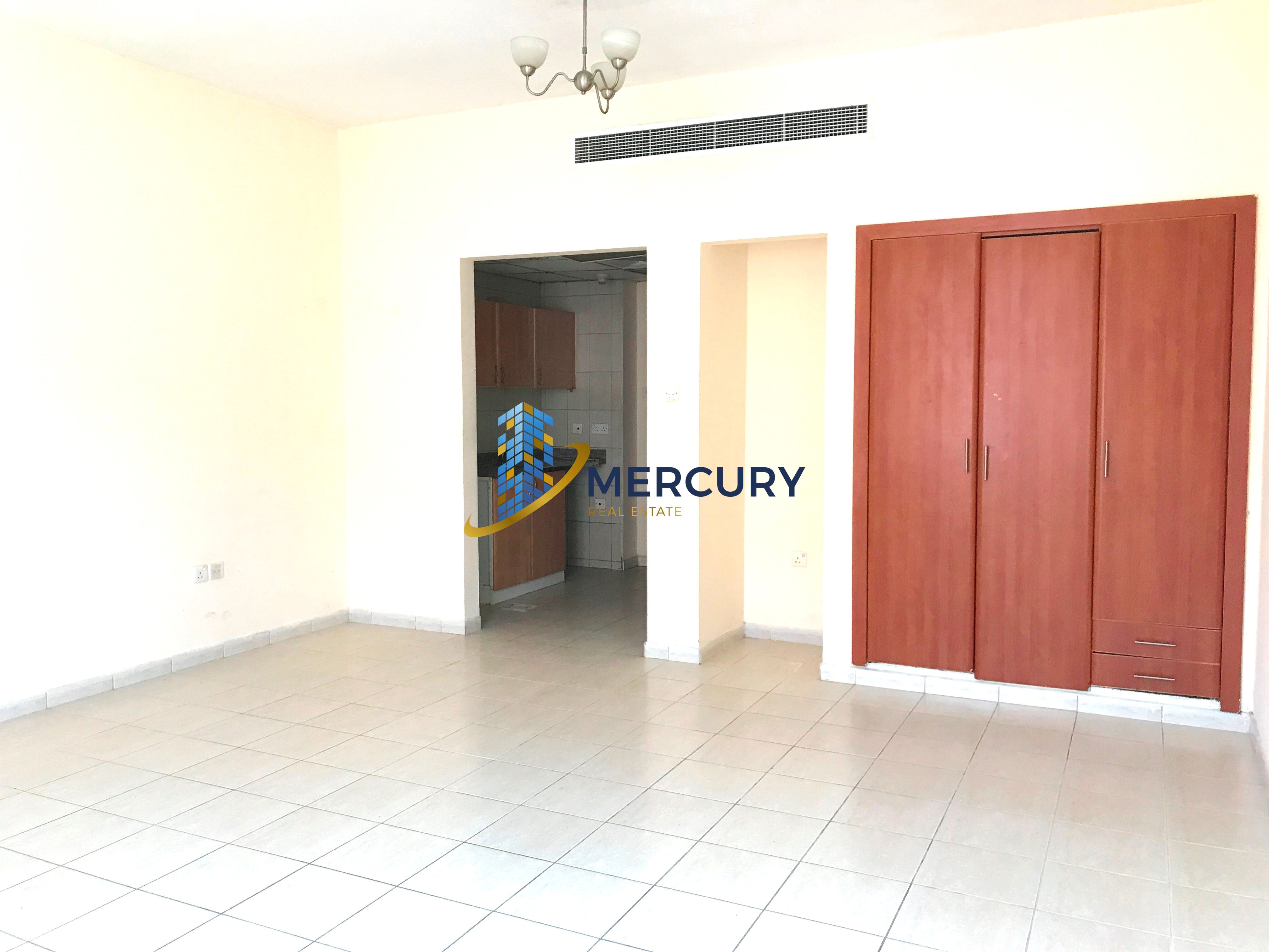 Large Studio - Without balcony - close to bus stop