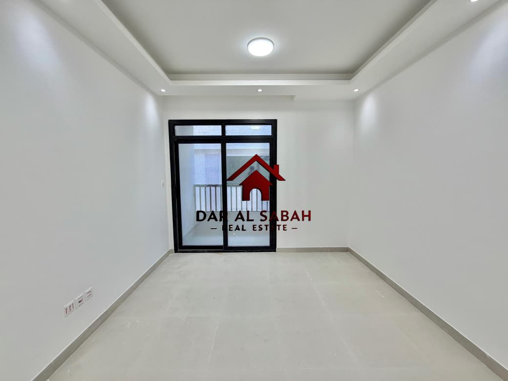 6 cheque payment/deposit cash/with balcony /close hall/ ready to move ?