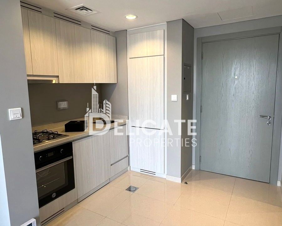 Vacant and Ready to Move | Bright and Spacious