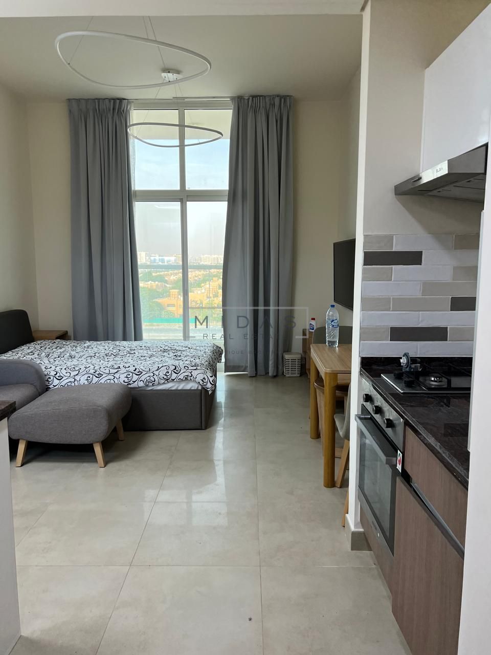 Studio/Fully Furnished/Close to all Amenities/Close to Main Road
