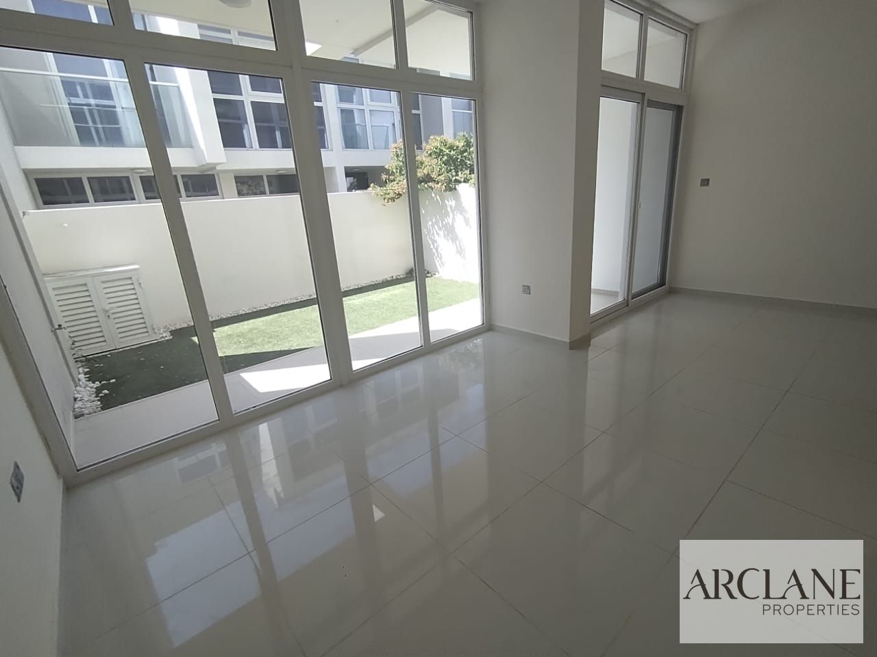 Type RR-EM | Middle Unit | 3 Bedroom | Back-to-Back |