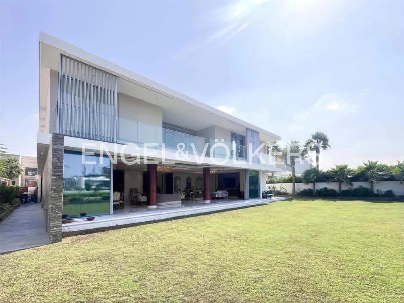 Custom Built | Luxury Living | Private Pool