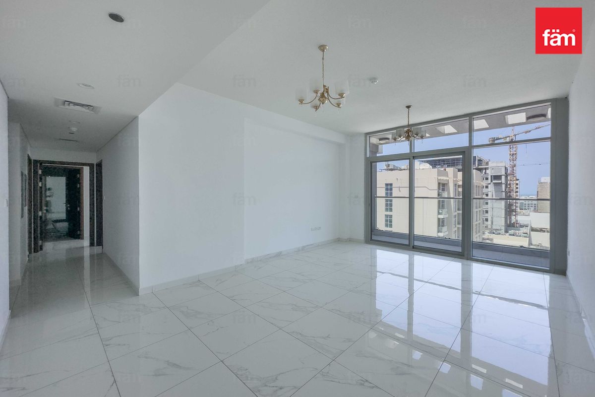 Prime location l Exclusive + Maid
