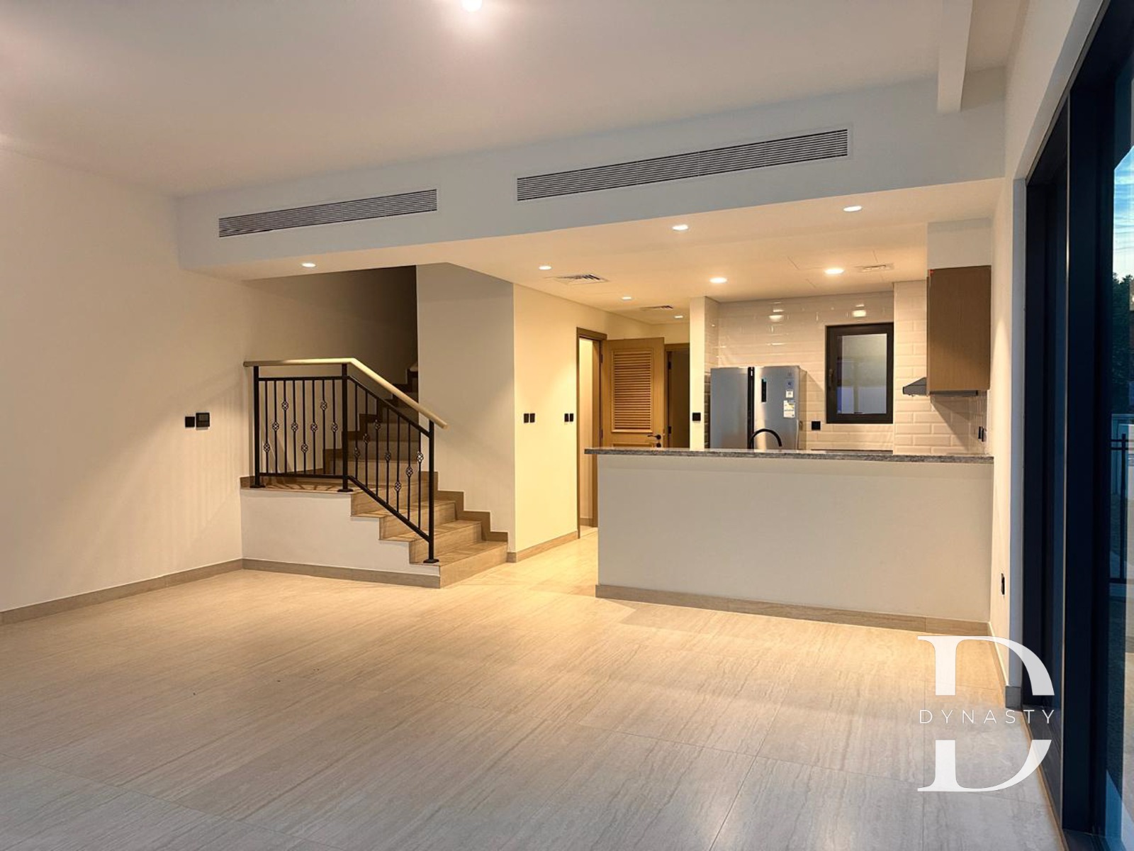 Spacious 5 BR | Ready to Move | Prime Location