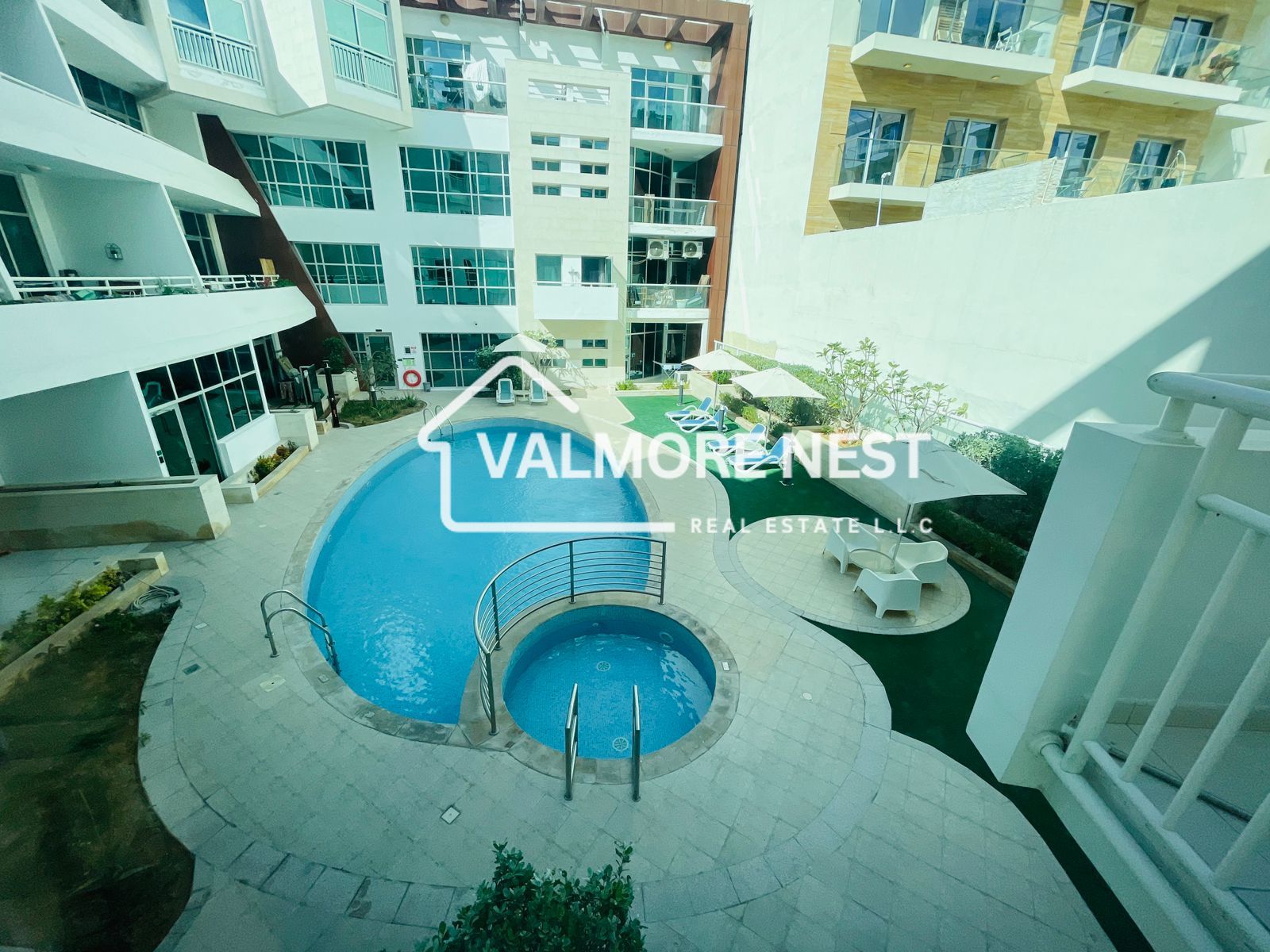 Ready to move I Pool view I Prime location