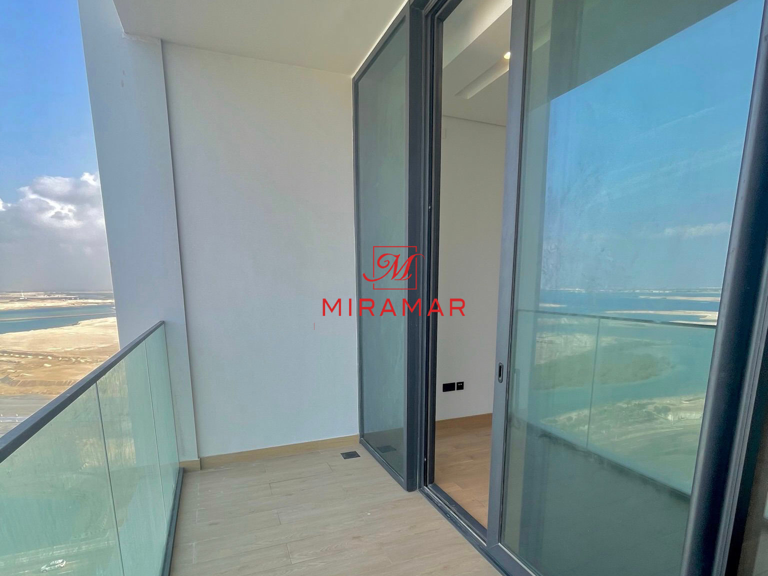 ⁂Sea View⁂High Floor⁂Spacious Unit⁂Prime Location⁂