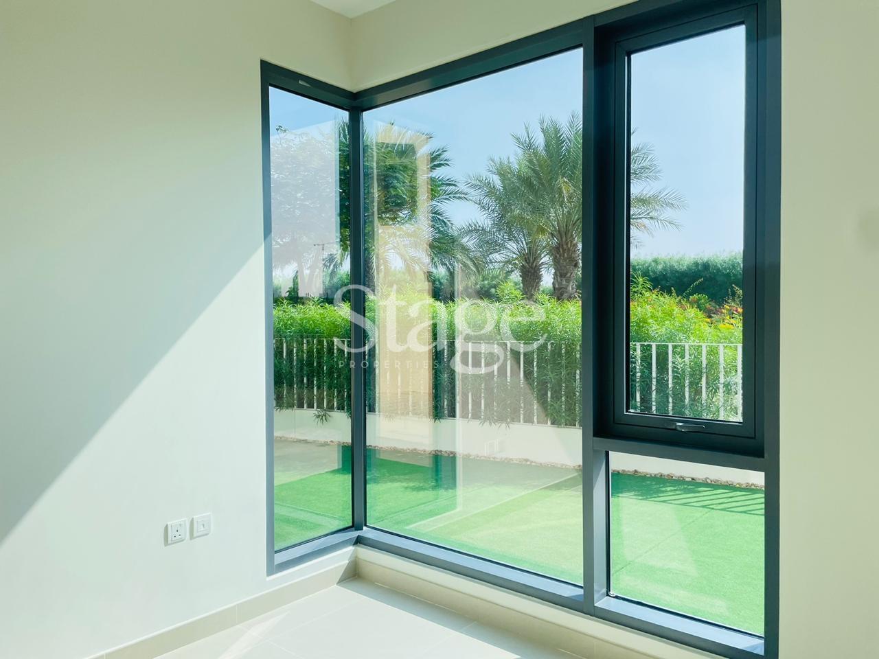 Single Row | Corner Unit | Well Maintained