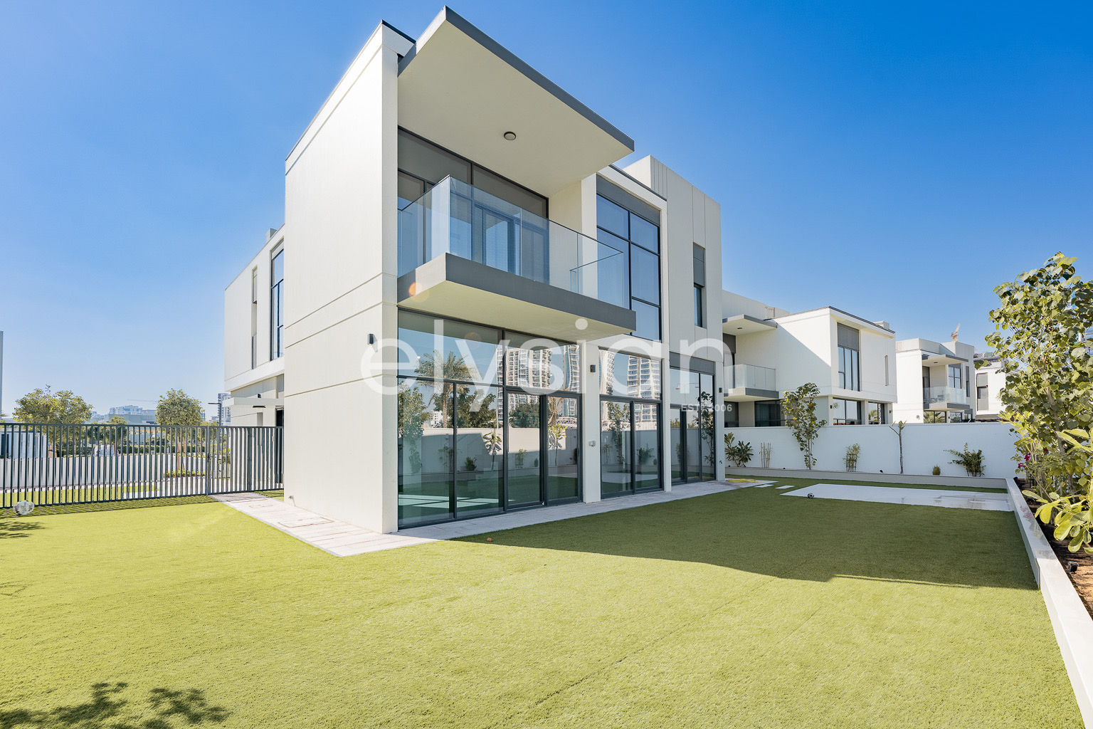 VACANT | Type B Large | Single Row | Landscaped
