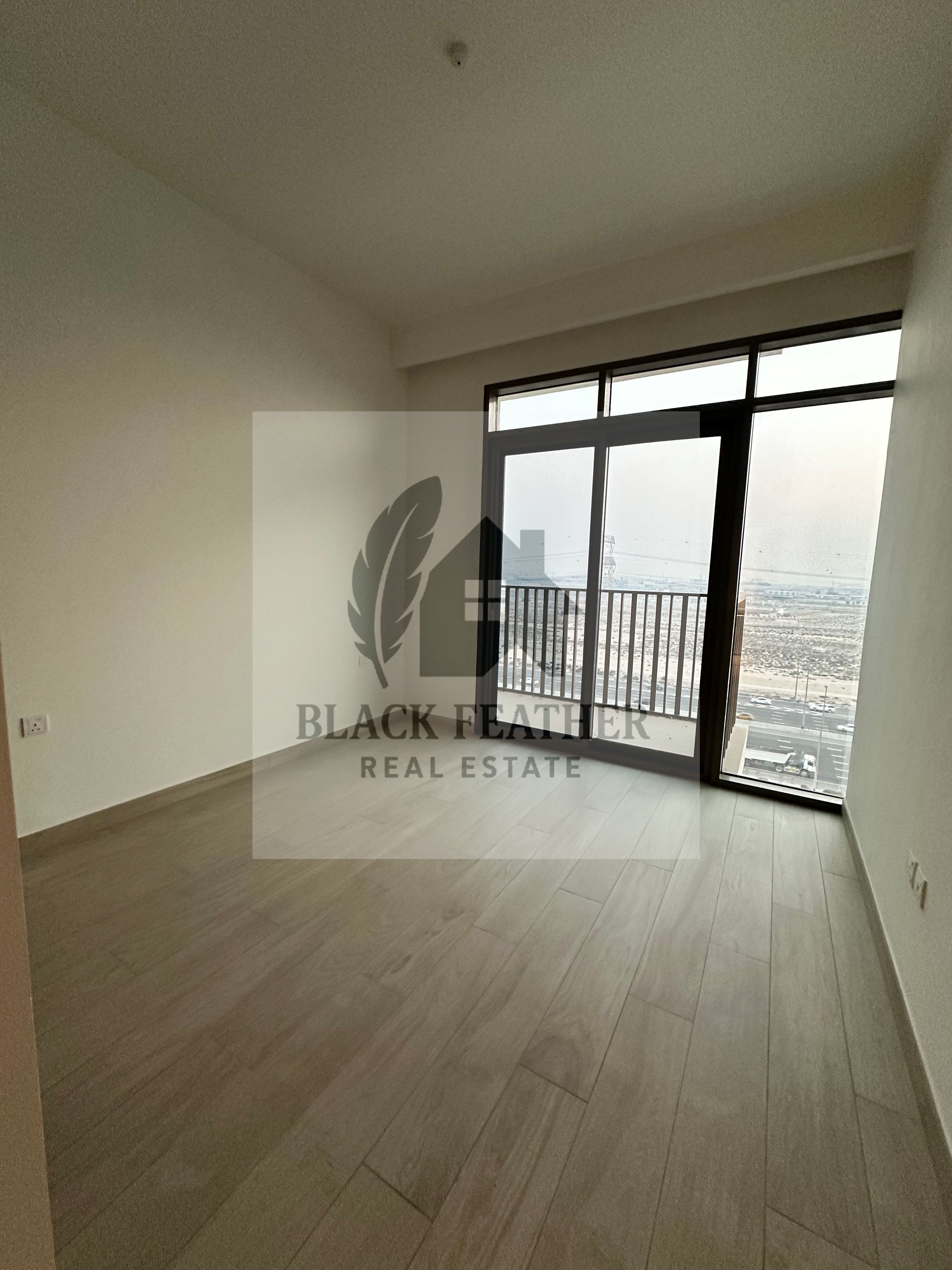 3 BEDROOM MODERNLY EQUIPPED/ SEMI FURNISHED/ CHILLER FREE