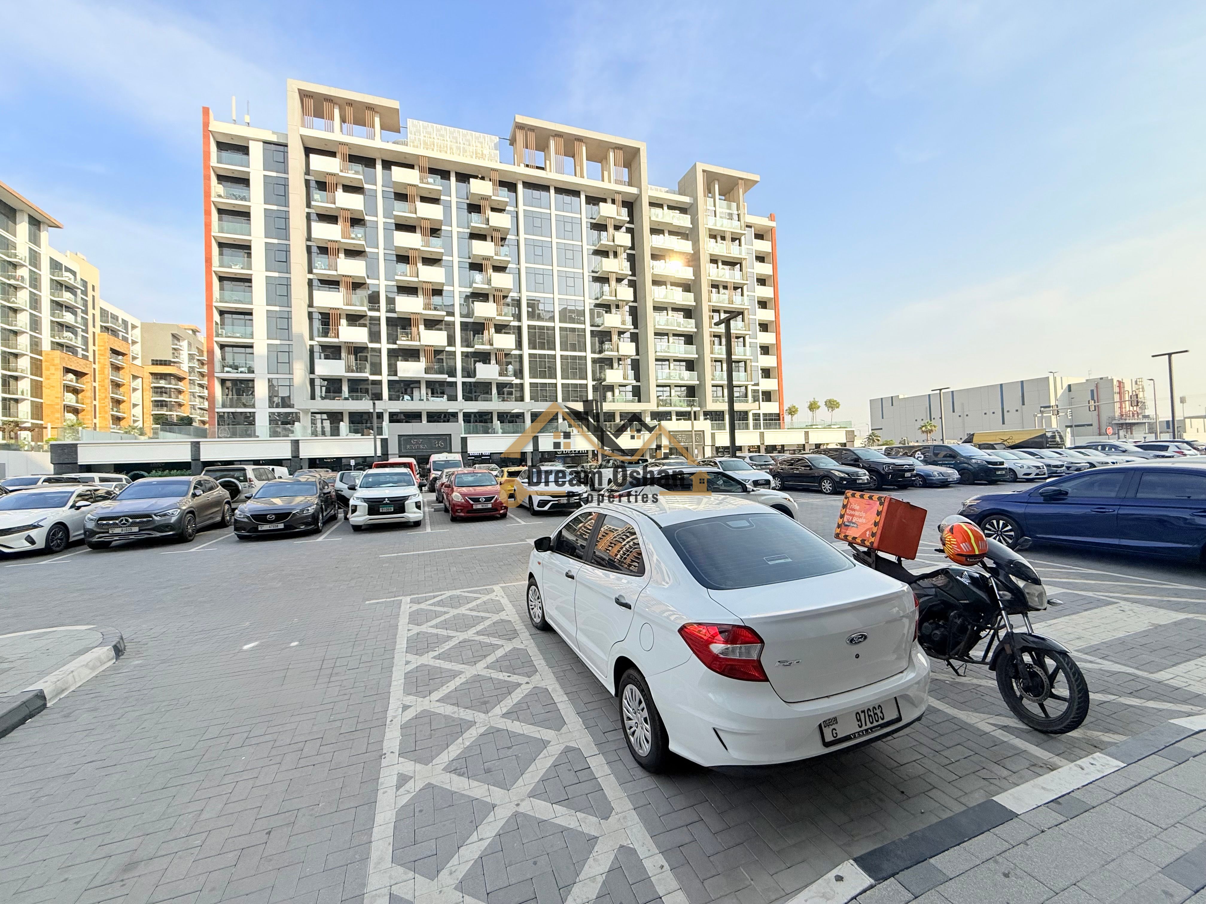 Front Door Parking Space \ For Customers | Ideal Location