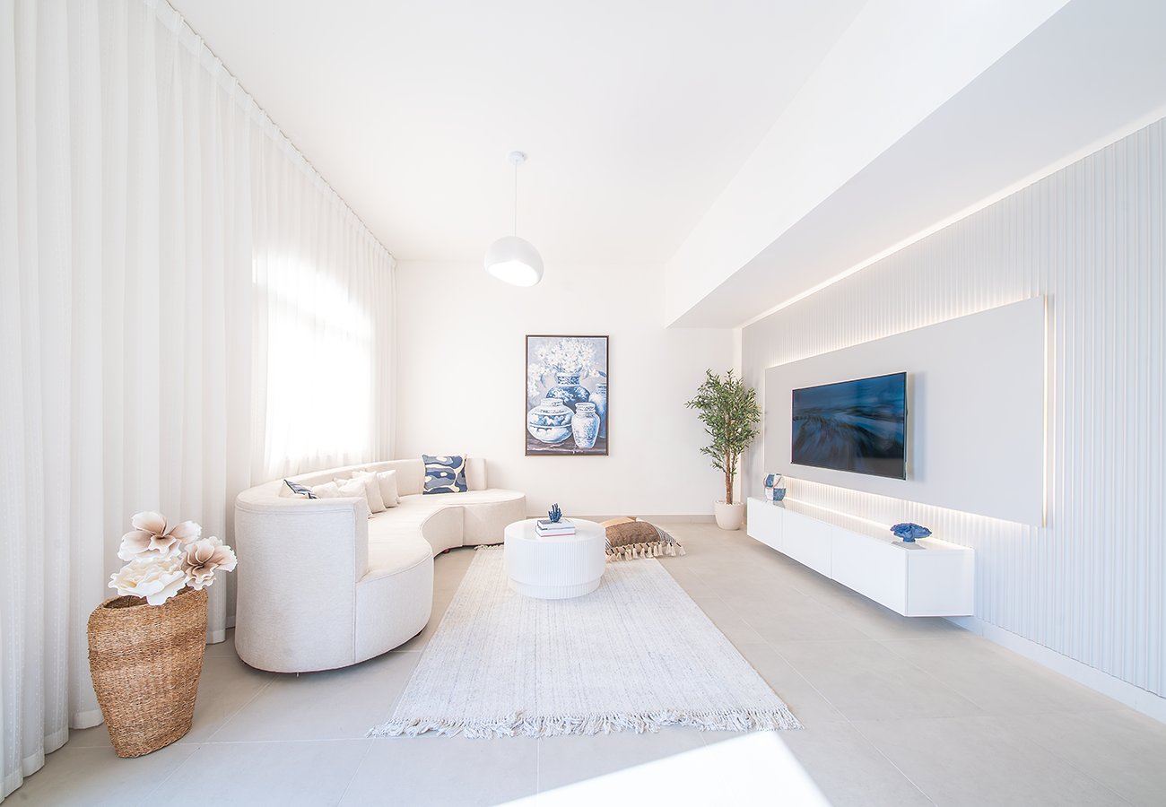 Beachfront 4 Bed Villa in Ajmal Makan