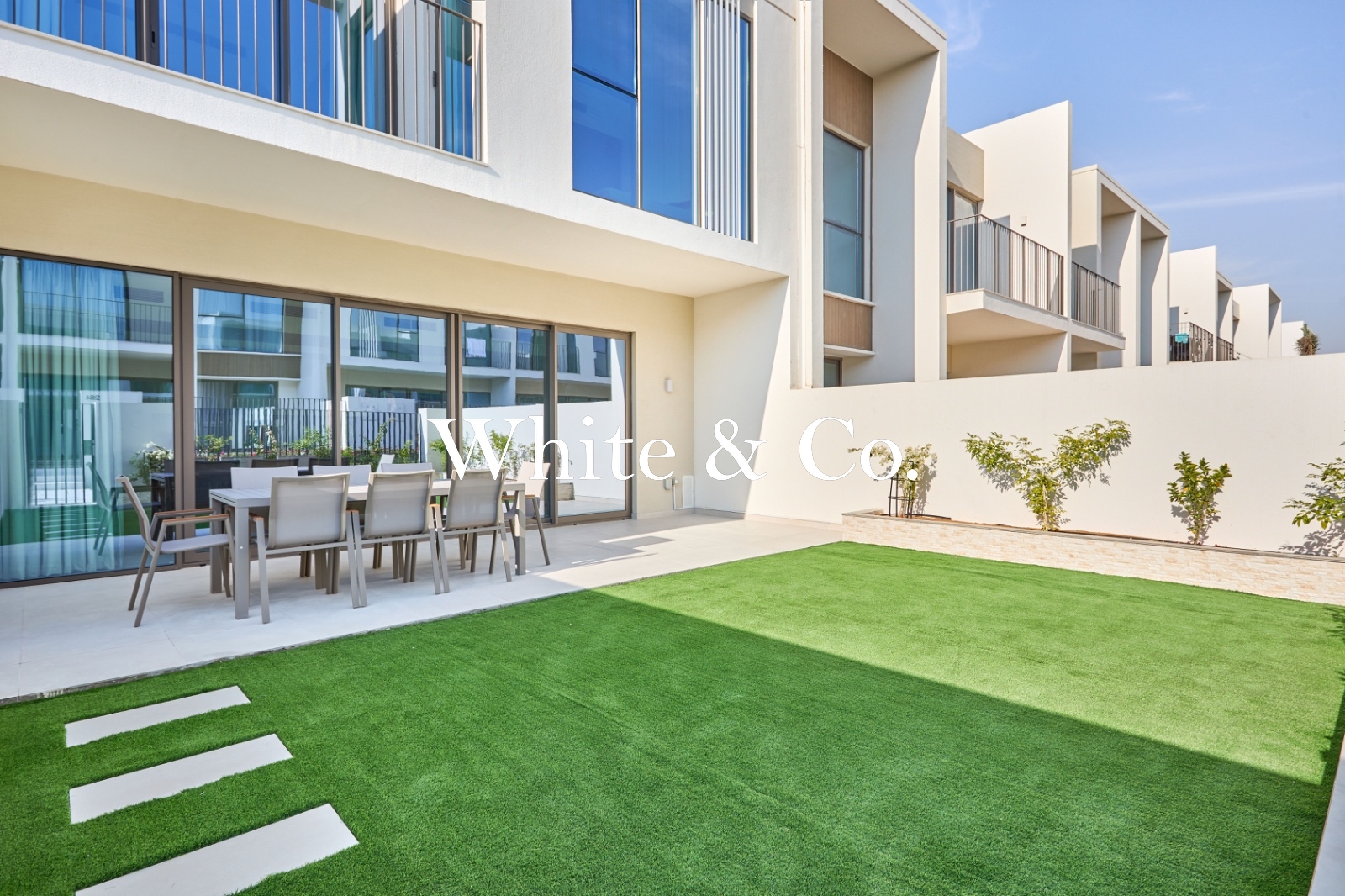 Pharo Layout | Middle Kitchen | Landscaped
