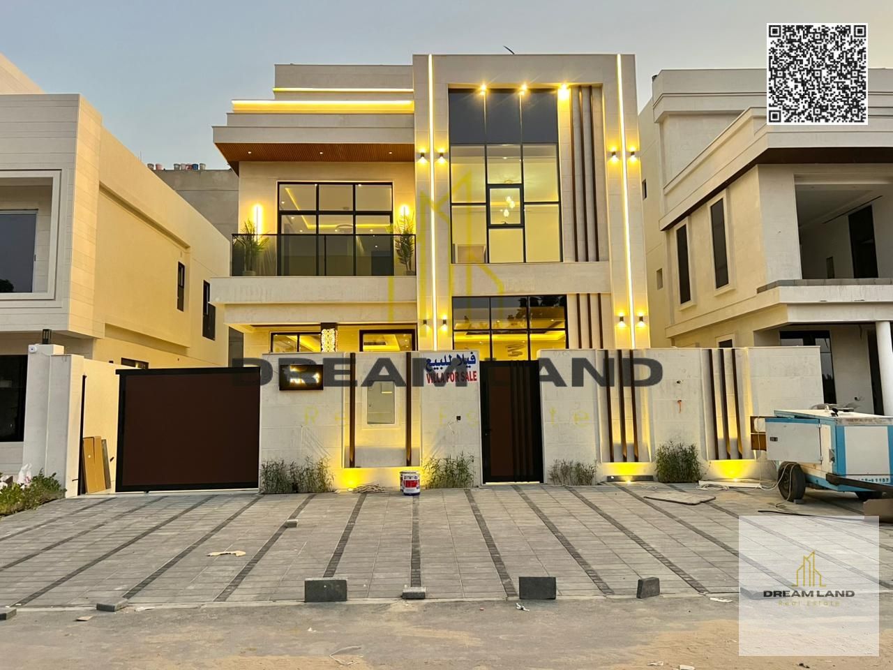 Modern luxury villa for sale - freehold for all nationalities | Located in a quiet area close to the mosque and all amenities.
