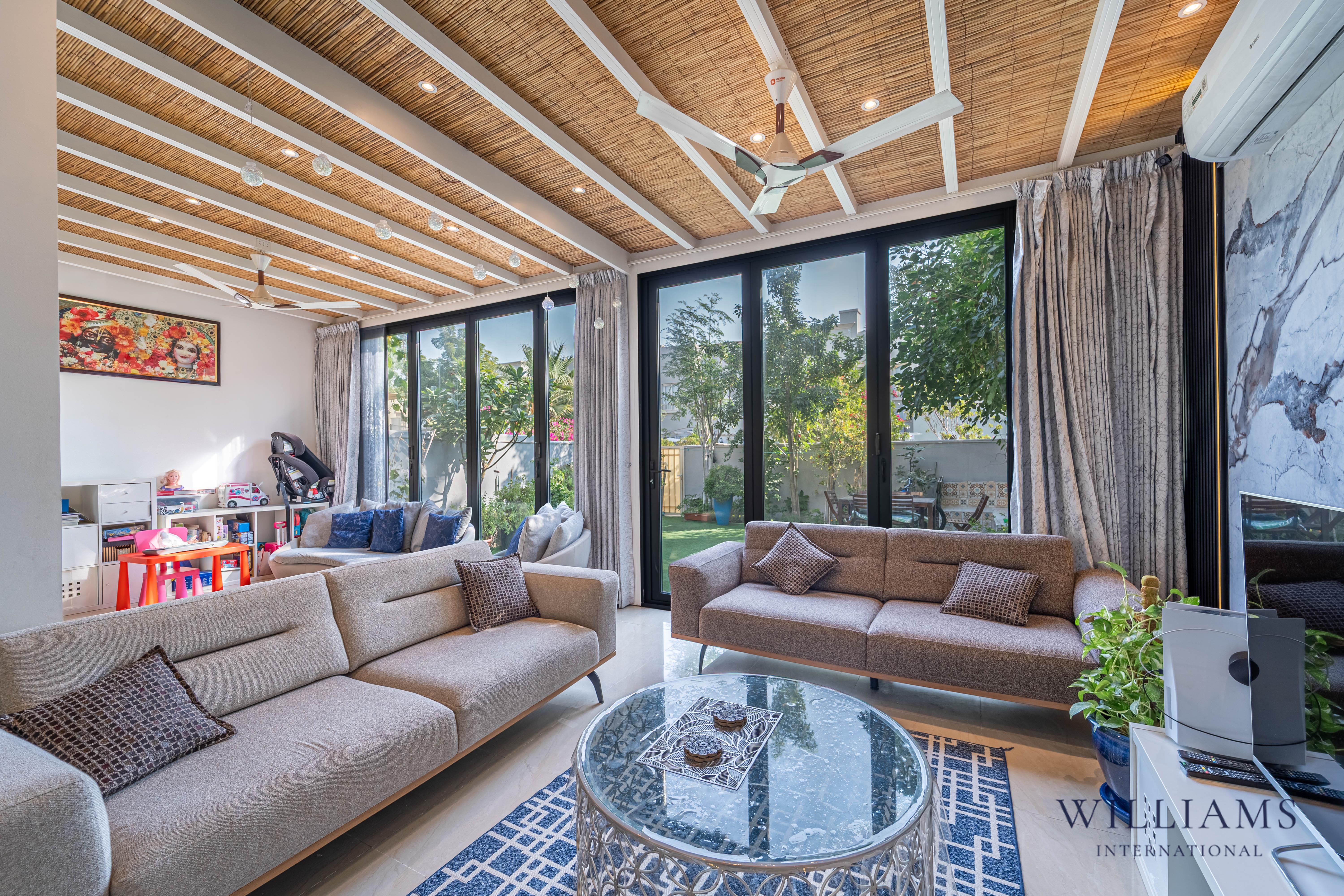 EXTENDED BALCONY | POOL AND PARK | MAIDS