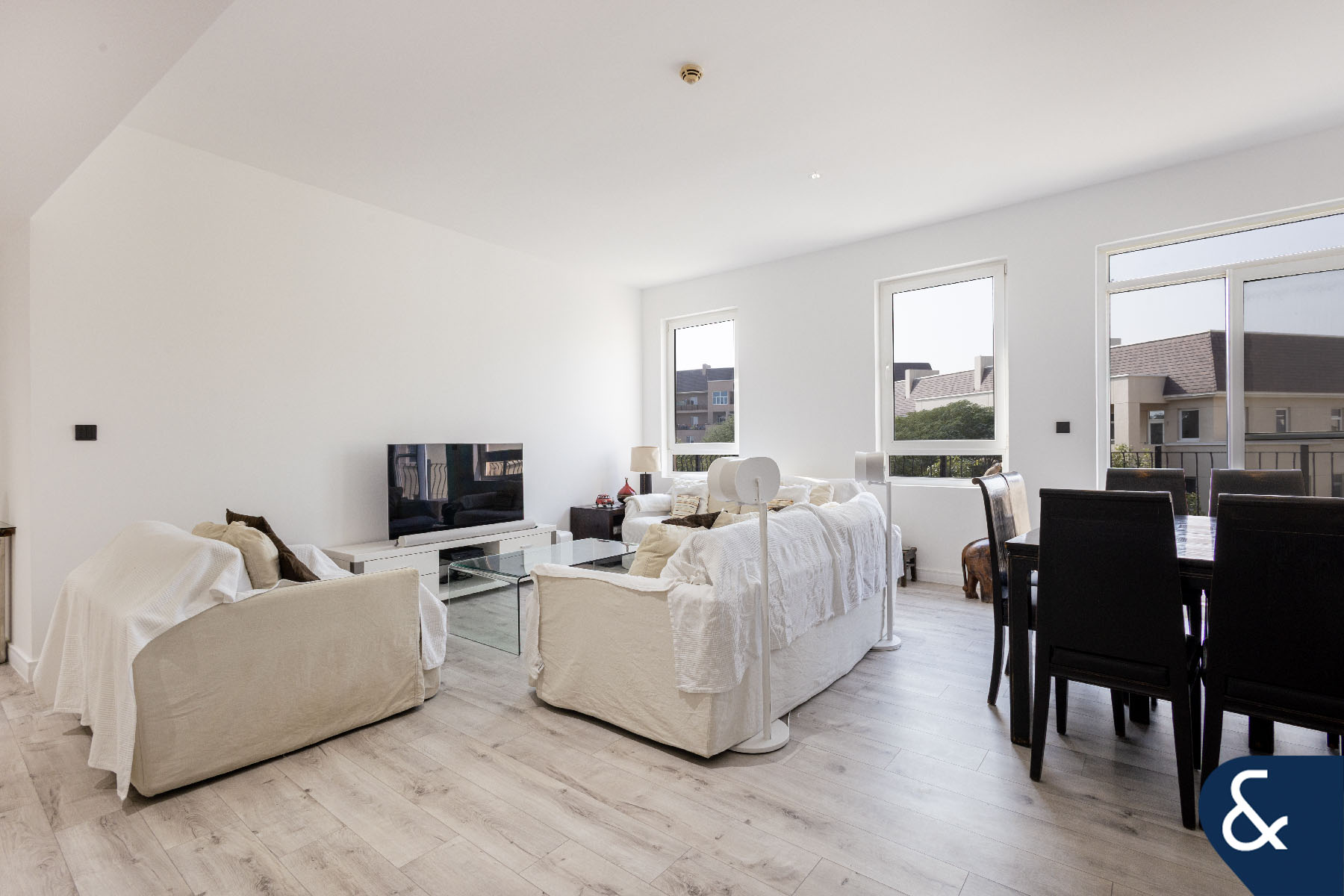 Fully Upgraded | 2 Bed | Vacant On Transfer
