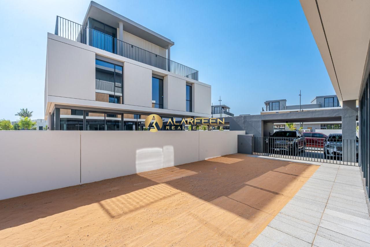 Elegant Villa | Great Location | Ready To Move
