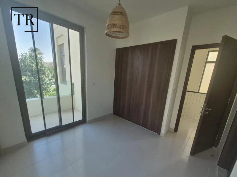 Community Views | Landscaped | Middle Unit
