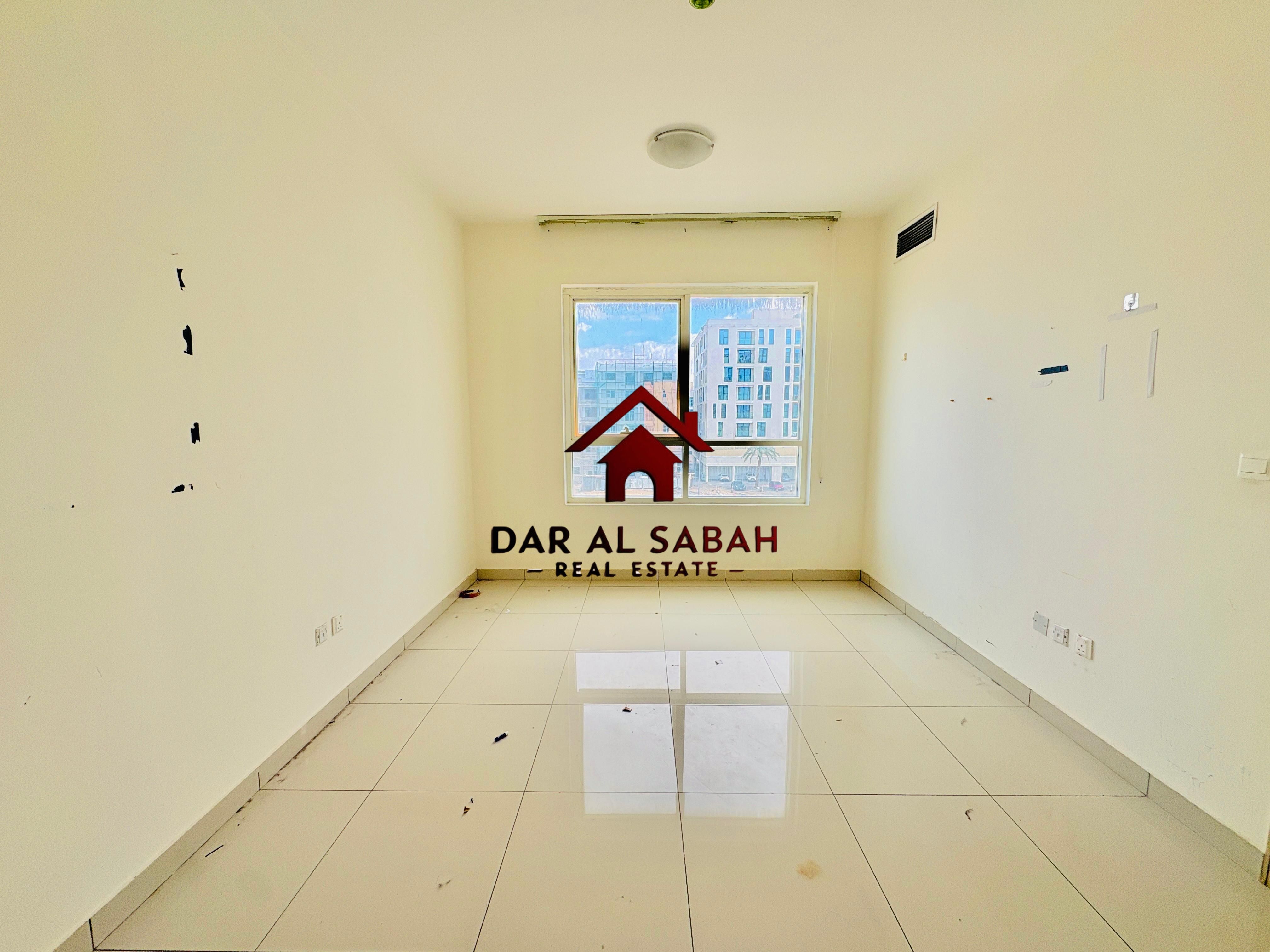6 cheque payment/deposit cash/ ready to move / very huge apartment ?