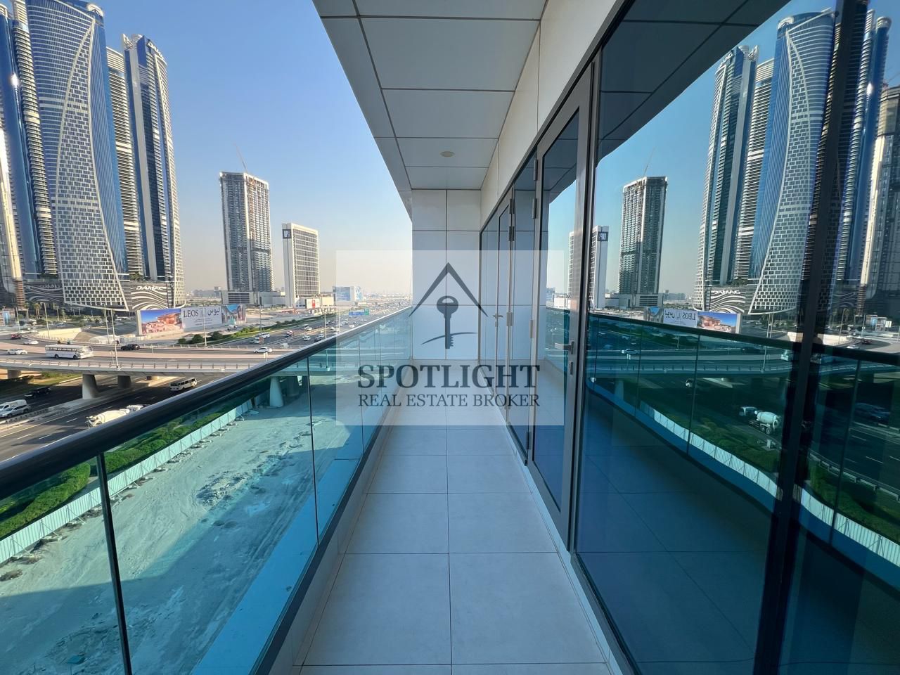 Vacant | Closed Kitchen | Prime Location Near to Dubai Mall