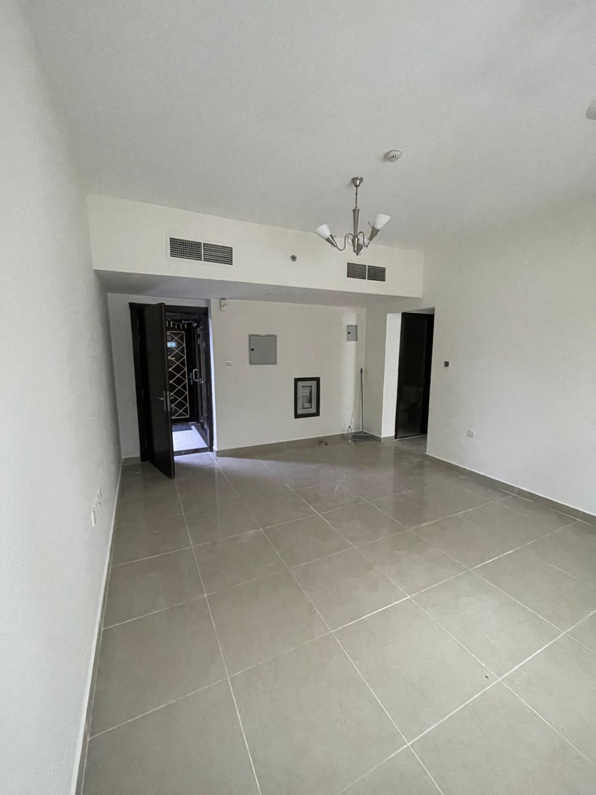 For annual rent in Sharjah, specifically in the Al Butinah area: a one-bedroom apartment with a living room, central air conditioning, and excellent s