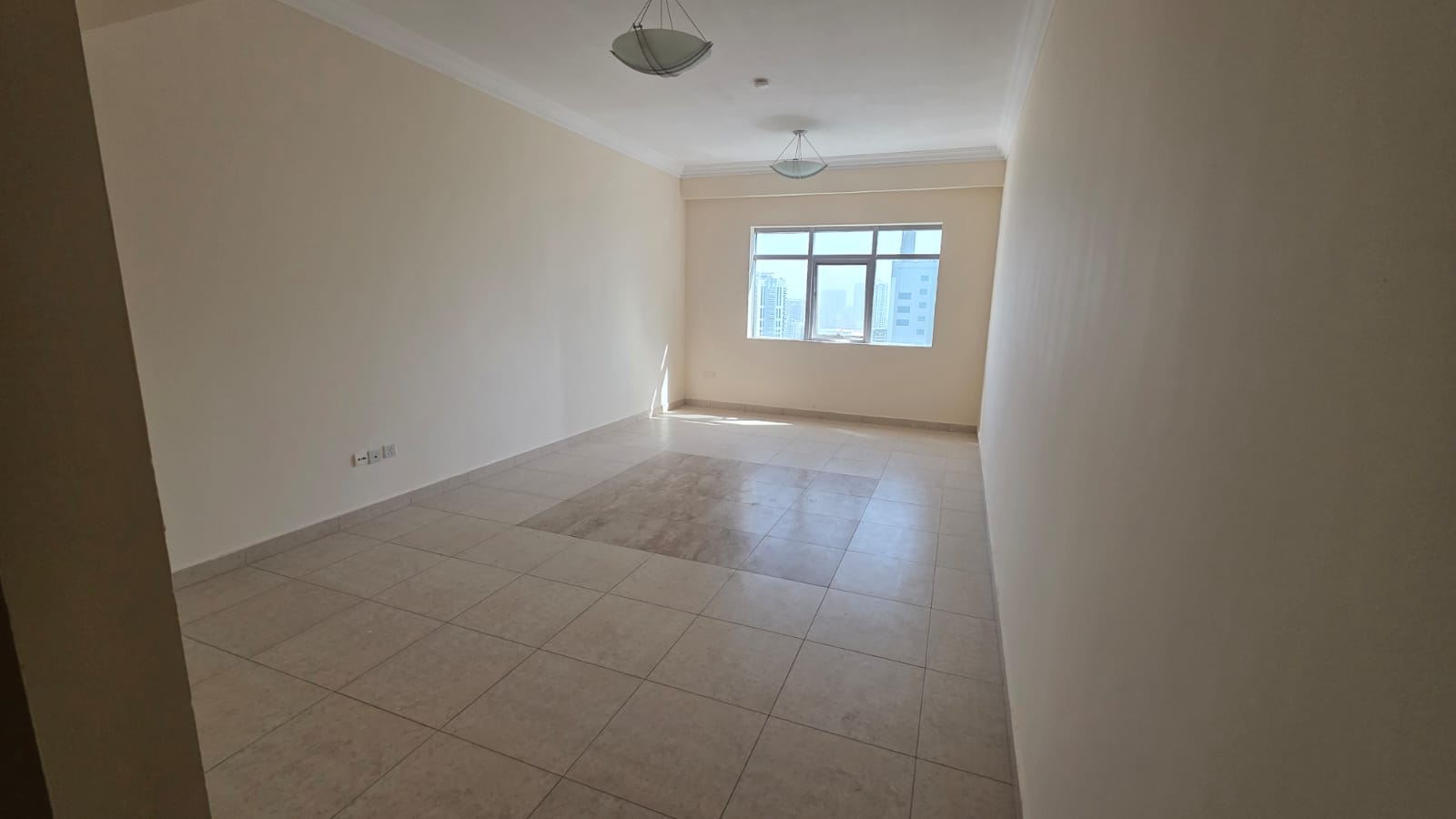 1 Bedroom Apartment for Annual Rent in Al Khan with Balcony and Free Parking, AED 48K, Flexible Payment 4 or 6 Cheques, Prime Location Near Services