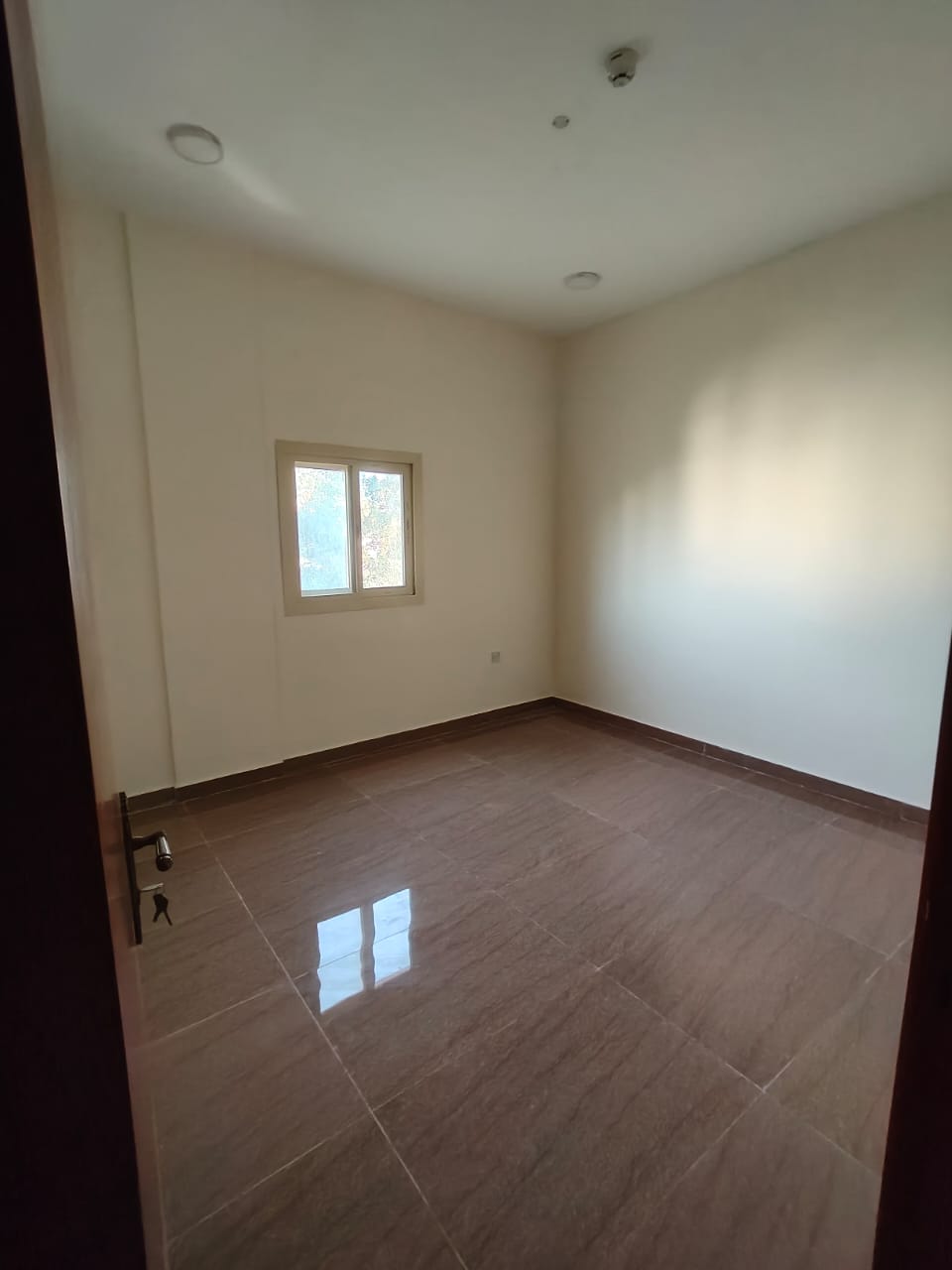 24-hour CCTV surveillance Family-friendly tower Free outdoor parking only Excellent year-round maintenance Location and nearby landmarks: Mall S