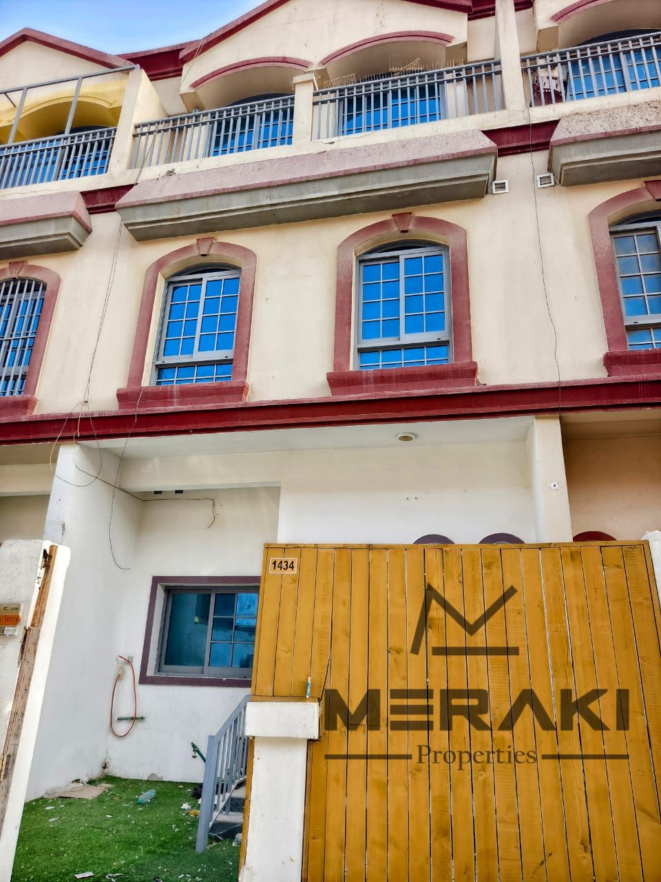 Two-bedroom townhouse for sale for cash at an excellent price and also with a very nice space in al zahia ajman