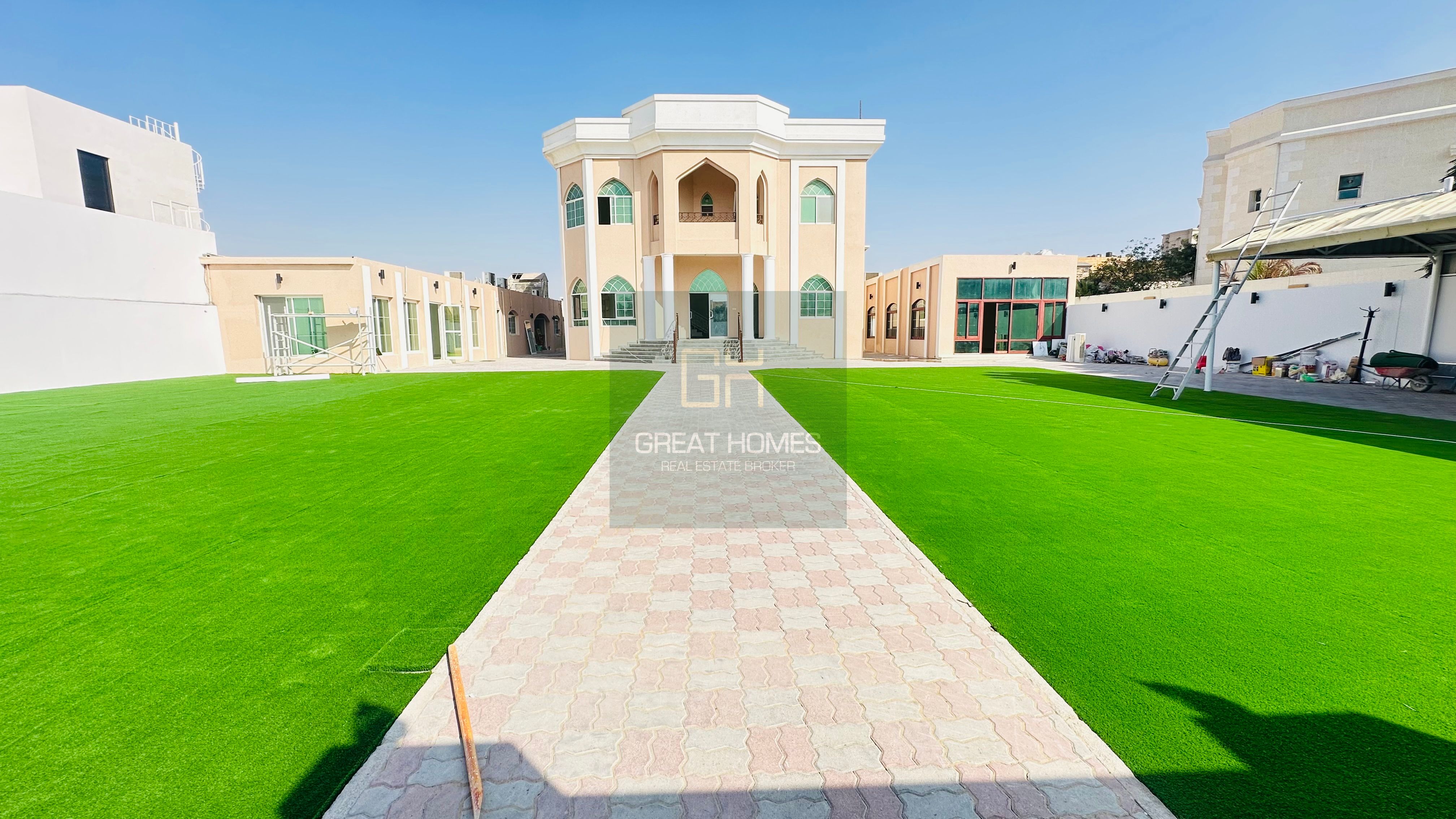 Specious 5 Bedrooms Villa for Lease