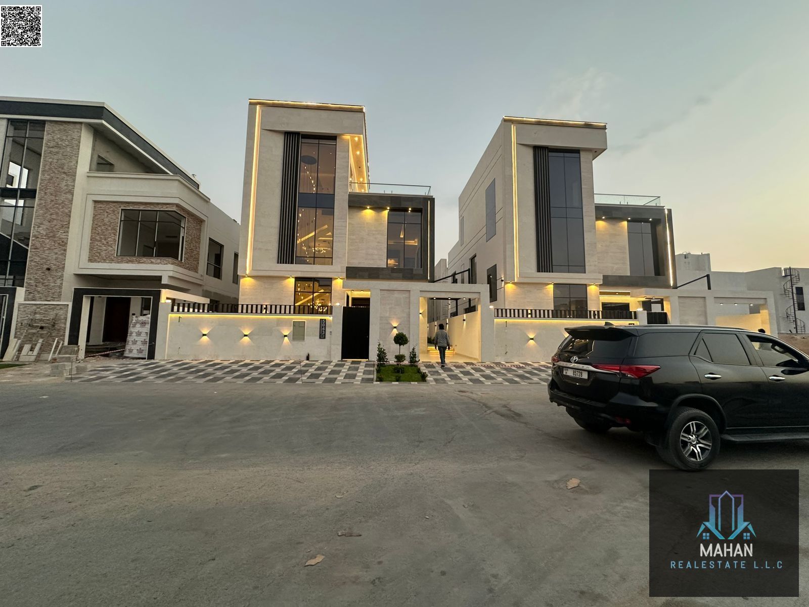 Opportunity! Two-story villa with a roof terrace on a corner lot at a special price