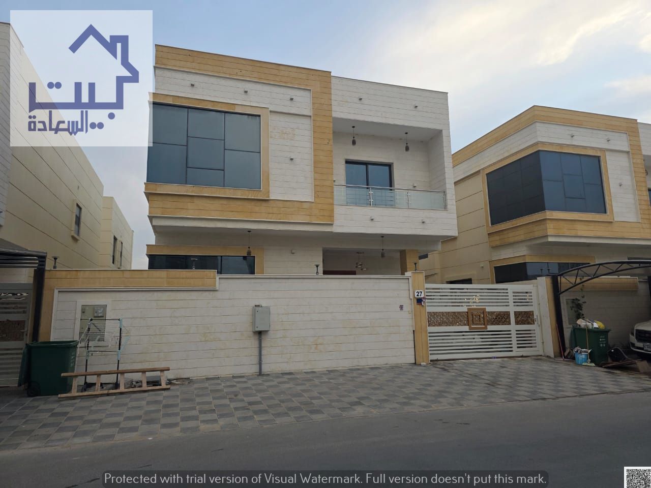 For rent in Al Yasmin area: 5 master bedrooms, a living room, two halls, a kitchen, and a maid's room. Negotiable.
