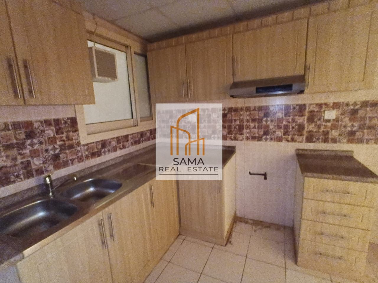 Spacious 3 bedroom flat rant just in 60k with coverd parking Muwaileh