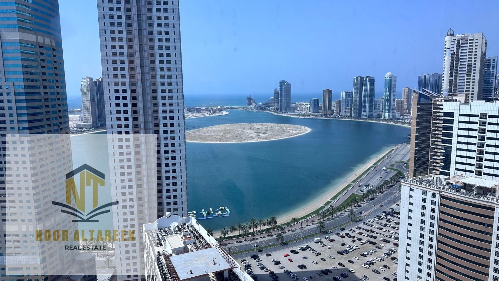 Al Taawun Apartment: 3 bedrooms (including a master bedroom and a maid's room with a master bedroom), laundry room, 4 bathrooms, balcony with full sea