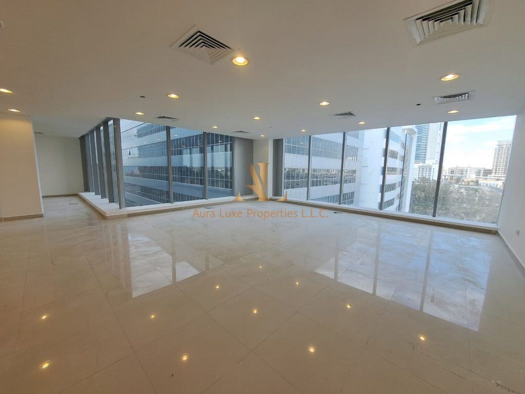 Sheikh Zayed RD: Close to Metro Station Chiller free