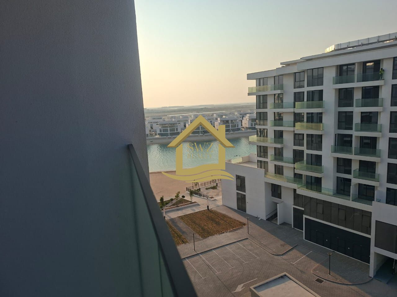 WATERFRONT COMMUNITY GIVES YOU 1BHK WITH PARTAIL CITY & SEA VIEW AT LOW PRICE!