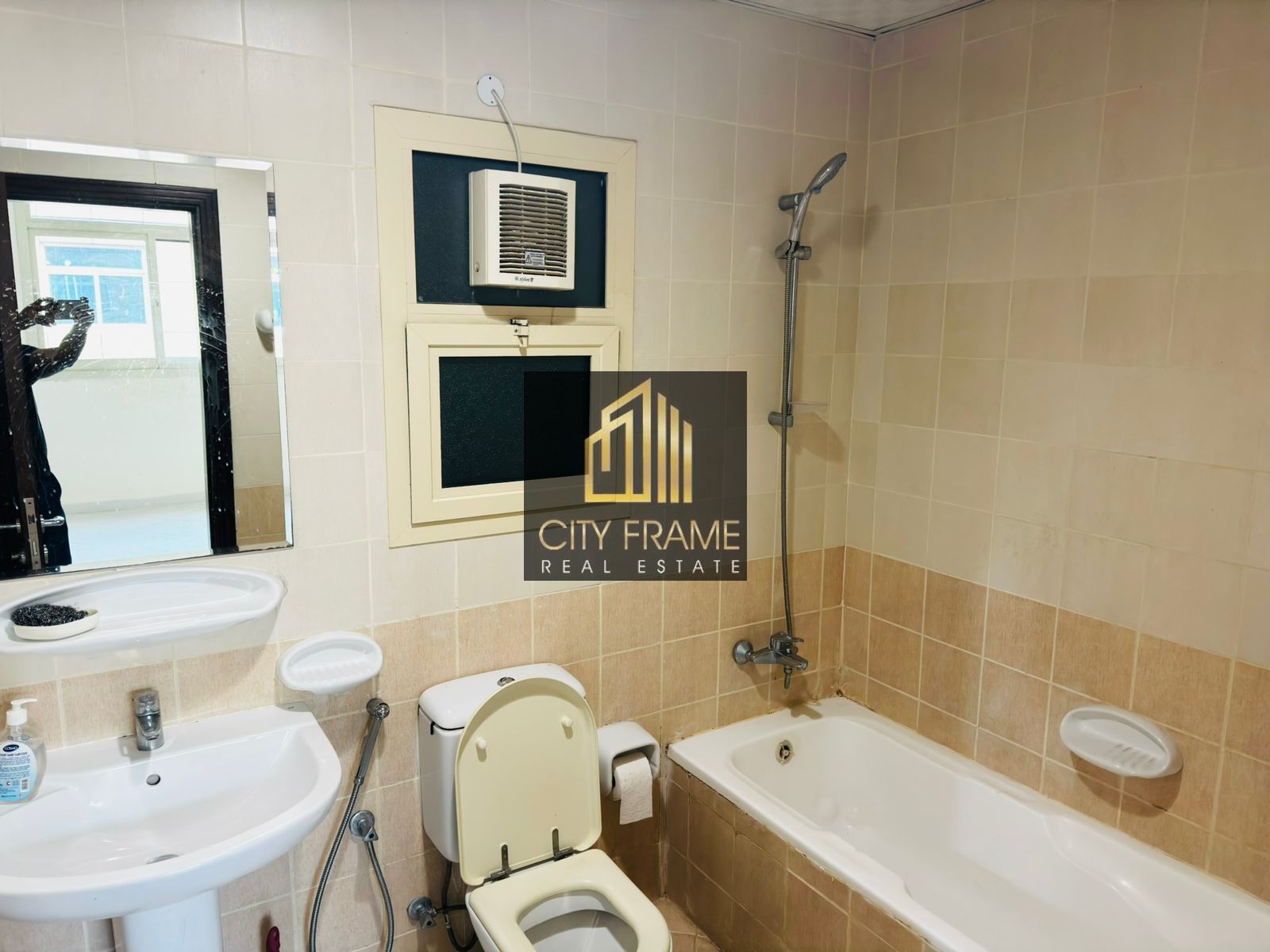 1bedroom hall rent in mankhool for family