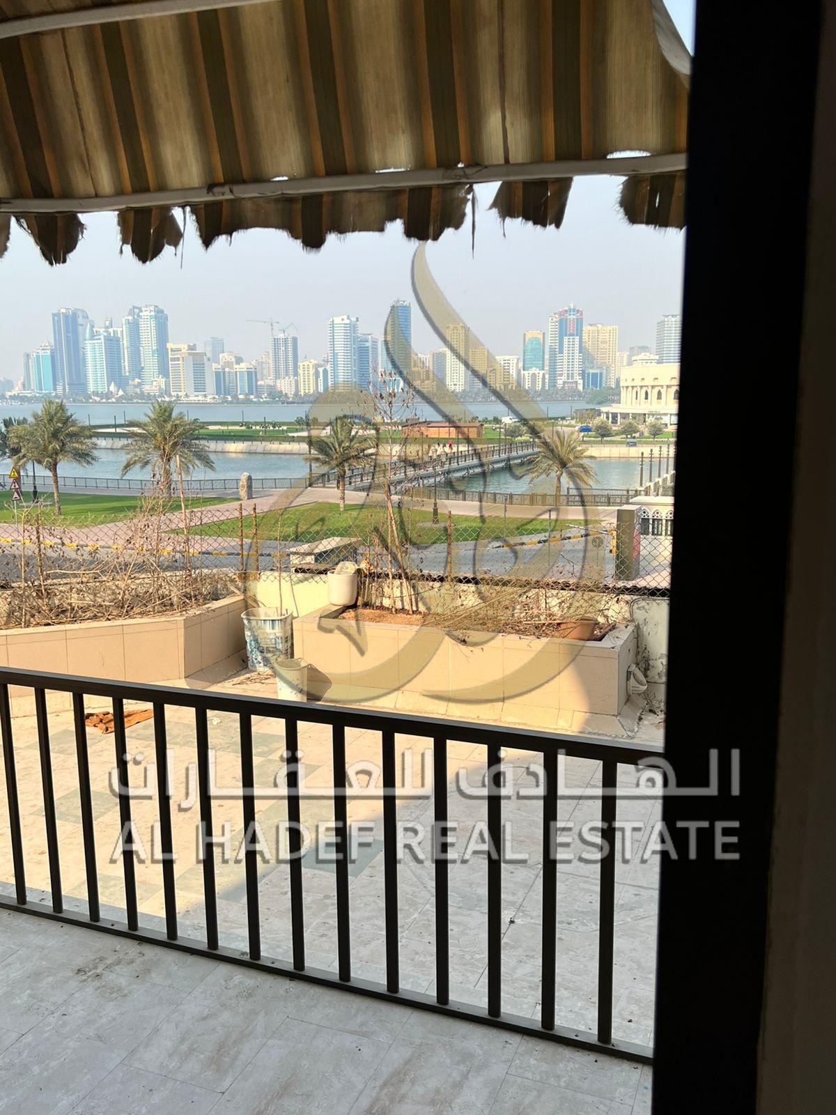 For rent in Sharjah - a spacious and luxurious apartment Apartment consisting of: 3 bedrooms 4 bathrooms Maid's room 3 balconies 2 living rooms