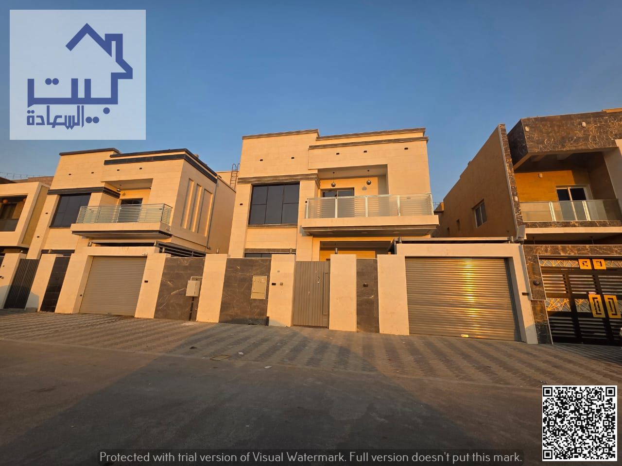 For rent in Al Yasmin area: 5 master bedrooms, 7 bathrooms, a majlis, 2 living rooms, a kitchen, and a maid's room. Asking price: AED 120,000 (negotia