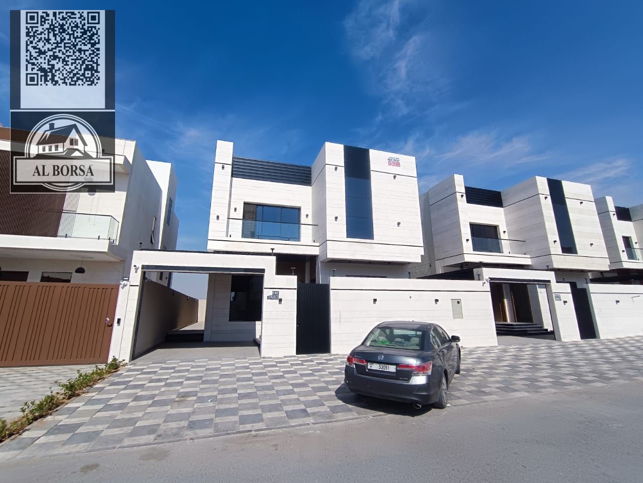 For rent in Al-Haliyo 2, Gardens Project 3, villas with 5 rooms, a majlis, a living room, a maid's room, central air conditioning, built-in wardrobes,