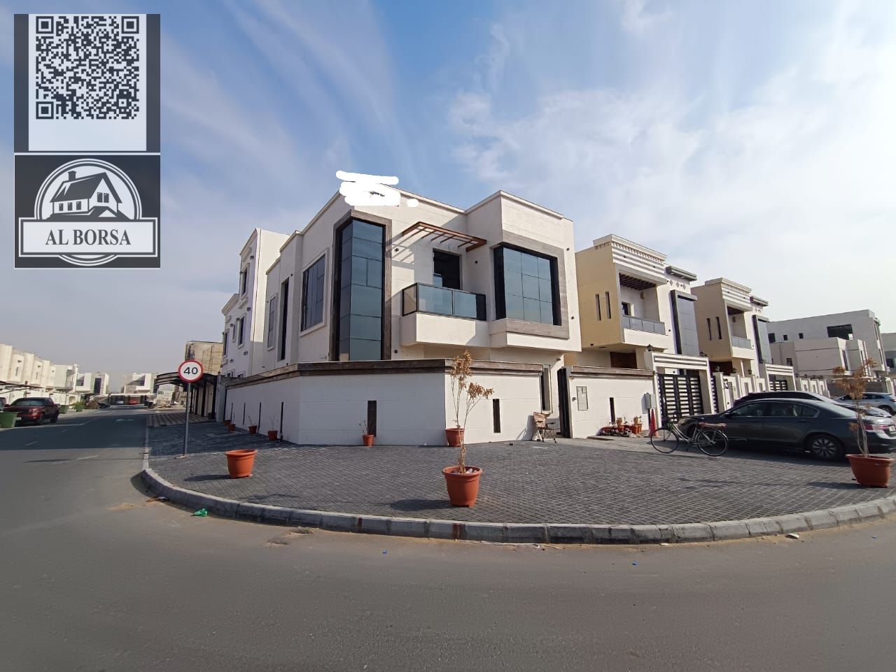 For rent in Al-Haliou, a corner villa with 5 bedrooms, a majlis (formal sitting room), a living room, a maid's room, central air conditioning, built-i