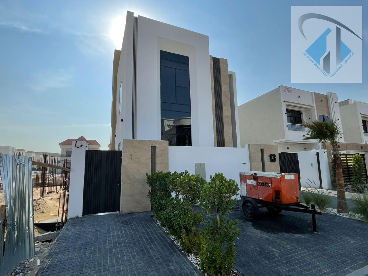 Luxury two-story villa, super deluxe finishing, 4 rooms for sale in Al-Haliou 1 area, including registration and ownership fees, freehold ownership fo