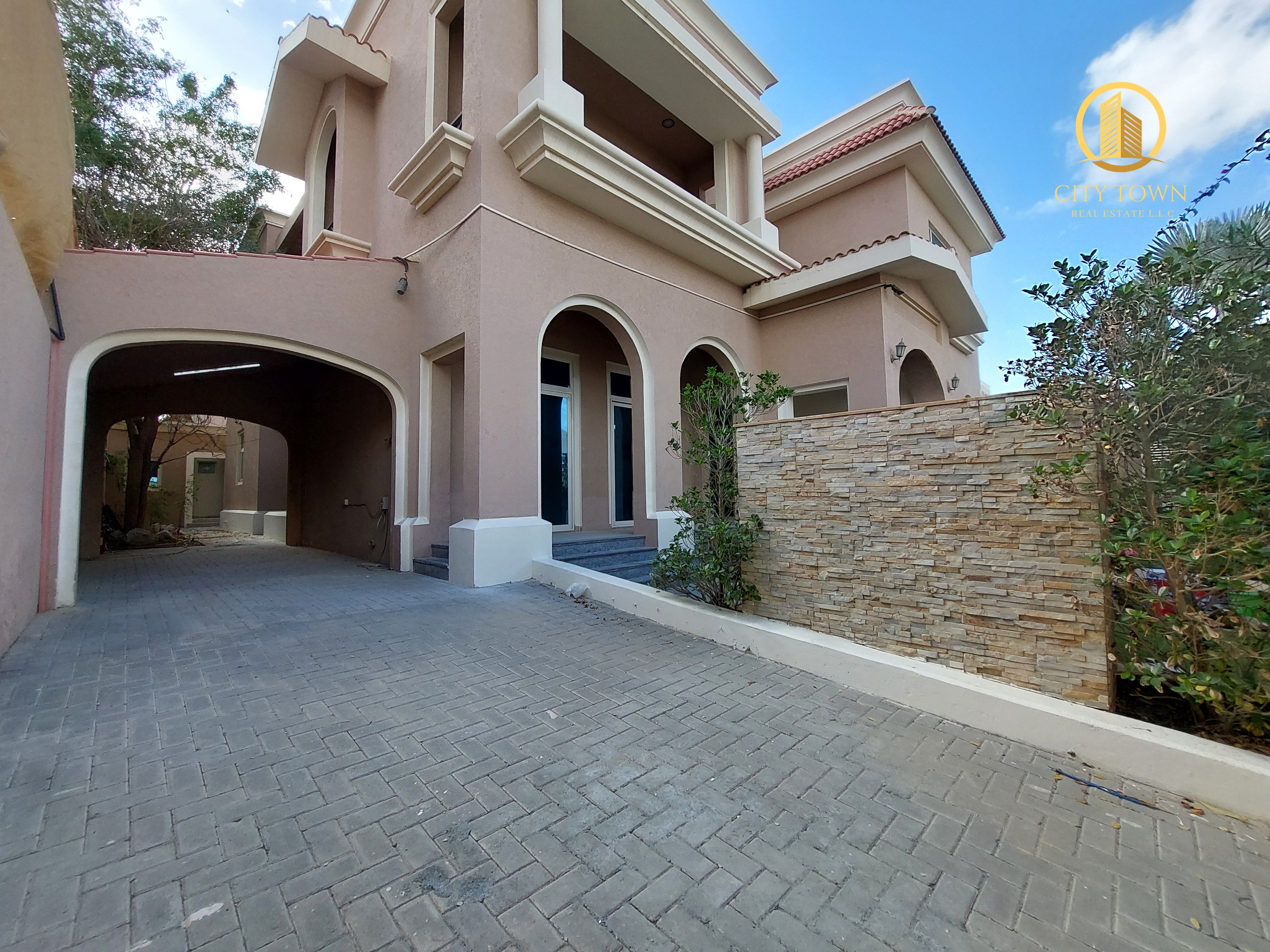 Luxury 5 bedroom double story villa with all master room& baby room/ lawn/garden & covered parking area
