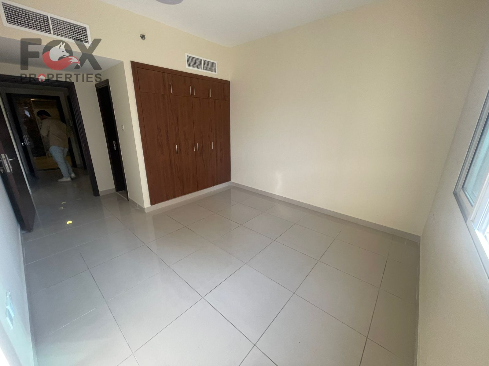 One bedroom and living room for rent in Al Nuaimiya 2, directly on Khalifa Street, with balcony, built-in wardrobes, 2 bathrooms, and a special price.
