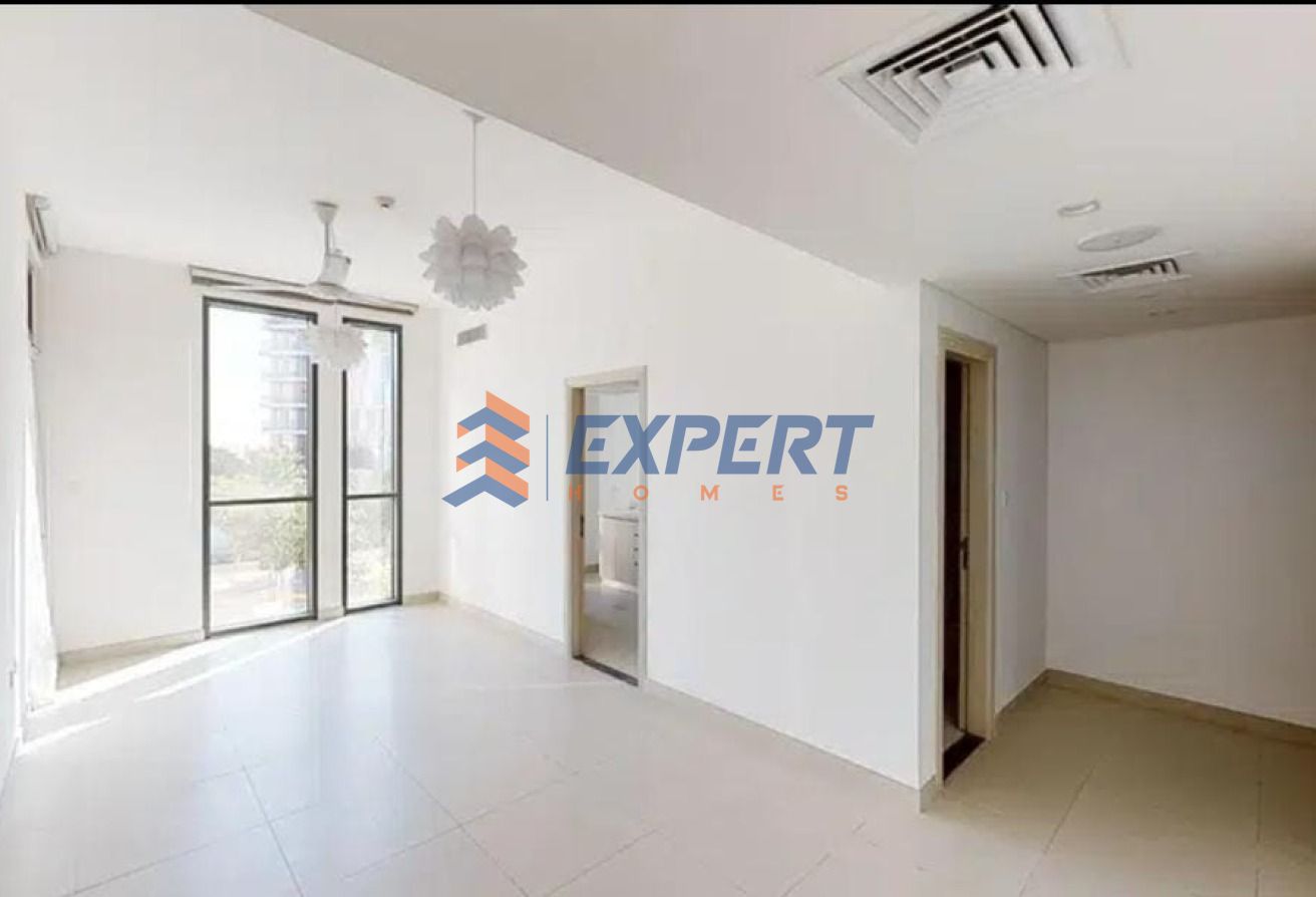 Big Layout | Closed Kitchen | Available Feb 2026